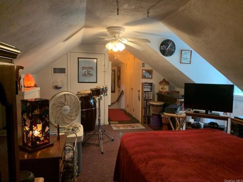 18 Pleasant Vw Rd, Poughkeepsie NY 12603-1420 exterior