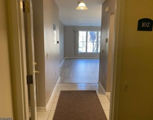 102 Cleveland Ln, Rockaway NJ  07866-5800 exterior