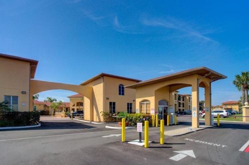 4307 Bayside Village Dr, Tampa FL  33615-5578 exterior