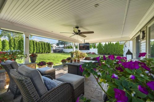 15 Farmstead Rd, Commack NY 11725-1506 exterior