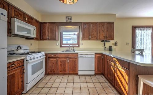 22 Lyda Dr, Milford CT 06460-3756 exterior