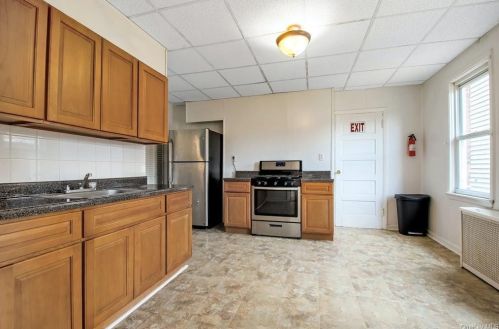 87 Delafield St, Poughkeepsie NY  12601-1736 exterior