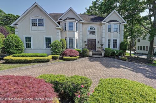 17 Monticello Ct, Morganville, NJ 07751-4162