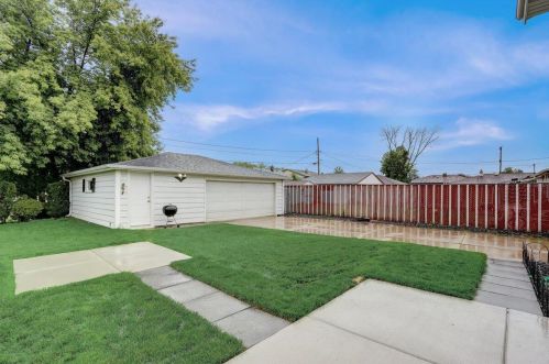 5826 14th St, Milwaukee WI 53221-5001 exterior