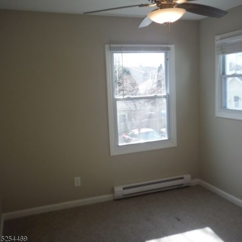 19 Cres Ave, Paterson NJ 07512-2305 exterior