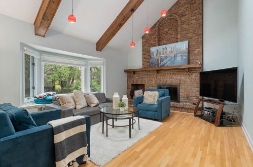 412 Flock Ave, Naperville IL 60565-6150 exterior