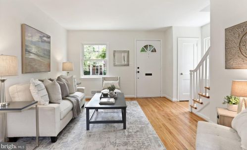 18 Masonic Vw Ave, Alexandria VA 22301-2204 exterior