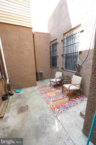 1702 2nd St, Philadelphia PA 19122-2639 exterior