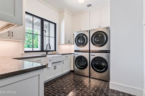 5431 Exeter Blvd, Phoenix AZ 85018-3227 exterior