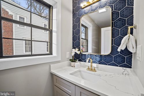 1505 Crestwood Dr, Alexandria VA  22302-2303 exterior