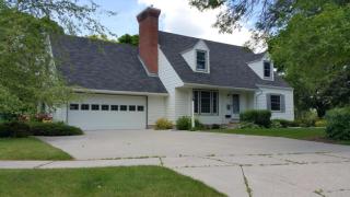 1002 Crescent Dr, Manitowoc, WI 54220-2418