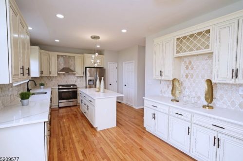 4 Burrell Ln, Riverton, NJ 08077-4531