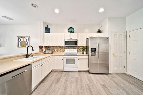 816 Hampton Cir, Naples FL 34105-4825 exterior