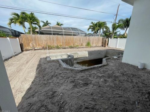 681 93 Ave, Naples FL 34108-2438 exterior