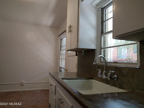 3142 4th St, Tucson, AZ 85716-4508