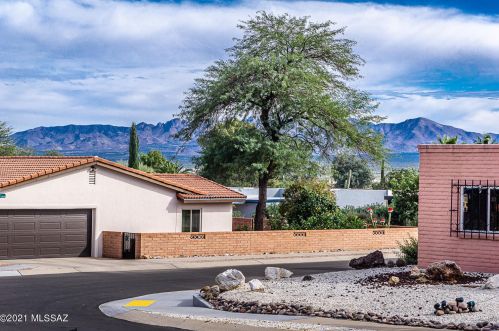 210 Calle Montana Jack, Green Valley, AZ 85614-3733