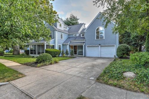 91 Fosdyke St, Providence, RI 02906-3537