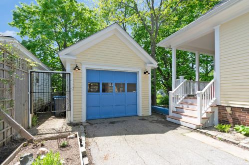 394 Woodford St, Portland, ME 04103-2437