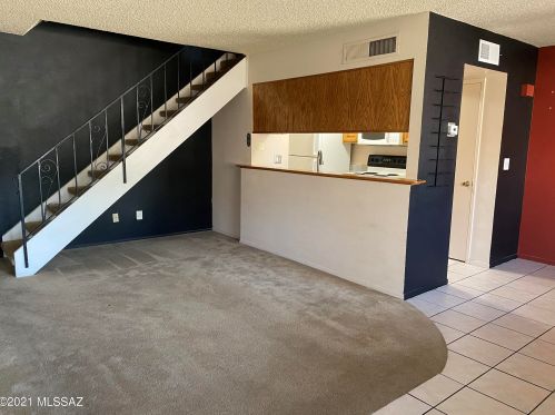 6596 Calle La Paz, Tucson, AZ 85715-4043