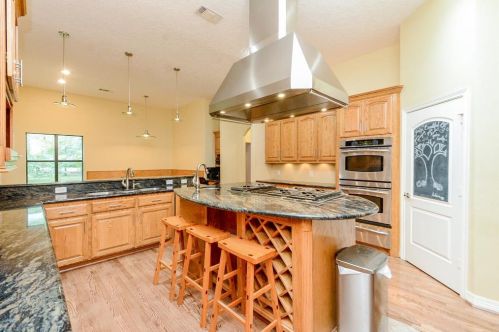 8827 Catamaran Way, Montgomery TX 77316-6881 exterior