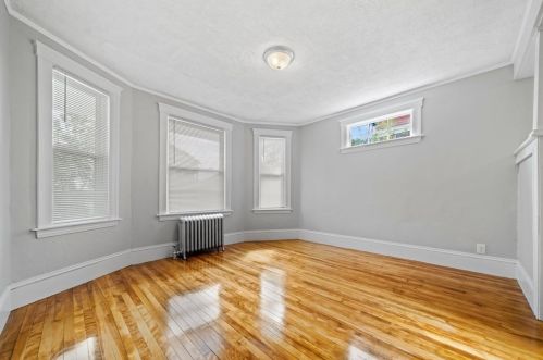 31 Hitchcock Rd, Worcester MA 01603-2622 exterior