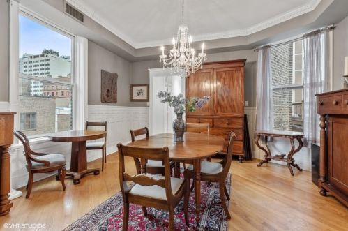 72 Elm St, Chicago IL 60611-1018 exterior