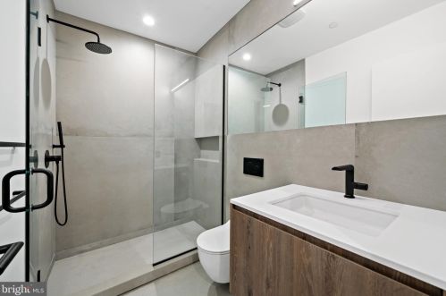 1355 Kater St, Philadelphia PA 19147-1817 exterior