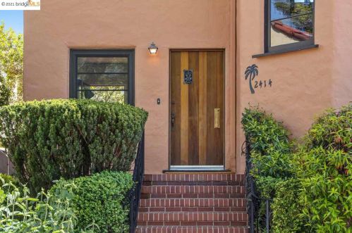 2414 Hilgard Ave, Berkeley, CA 94709-1204