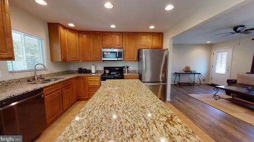 7500 Fordson Rd, Alexandria VA 22306-2222 exterior