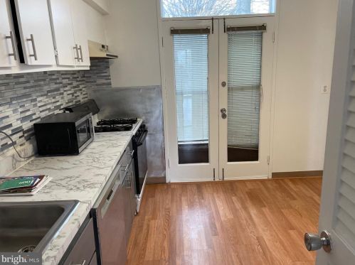 5731 Kings Hwy, Alexandria VA  22303-1402 exterior