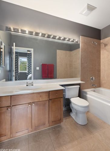 638 Oak St, Chicago IL  60610-7298 exterior