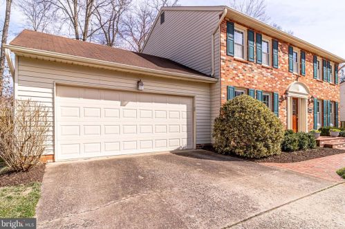 2122 Rampart Dr, Alexandria VA exterior