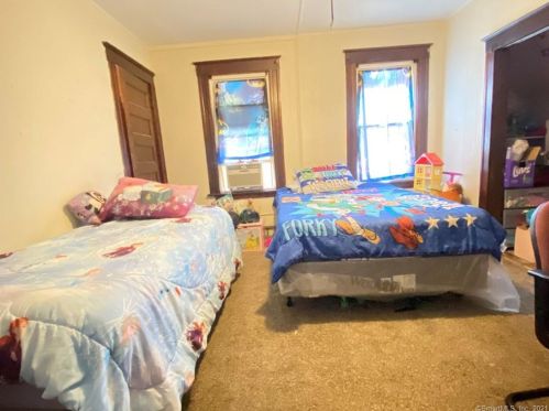 154 Fairview St, New Britain CT 06051-2706 exterior