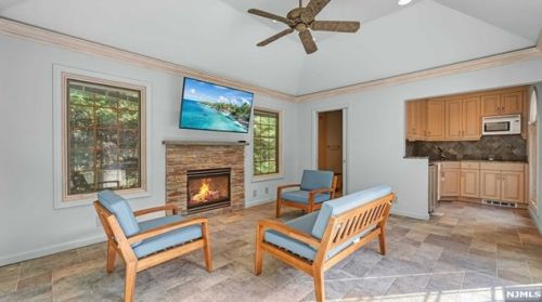 2 Toboggan Rdg Rd, Upper Saddle River NJ 07458-2521 exterior