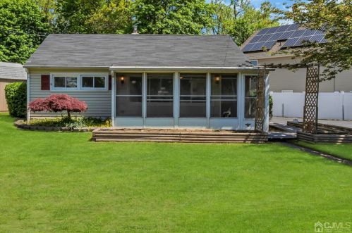 462 Old Post Rd, Edison NJ  08817-4646 exterior