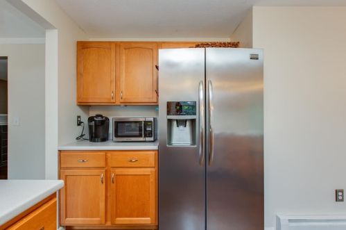 4 Devinne Dr, Concord NH 03301-5900 exterior