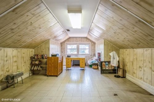 2647 Coyle Ave, Chicago IL 60645-3212 exterior