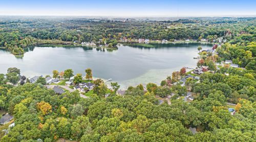 1480 Manitou Ln, Middlevle MI 49333-8305 exterior