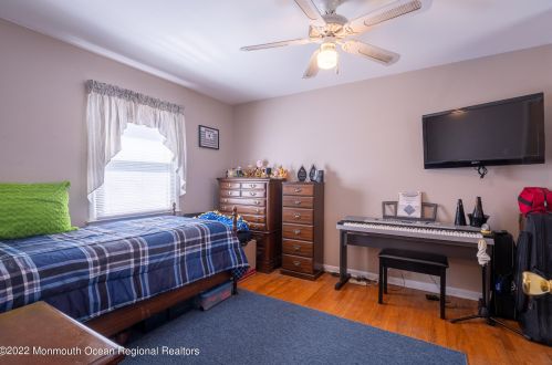 91 Harding Rd, East Freehold NJ 07728-9004 exterior