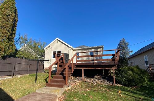 26 6 St, Duluth MN 55810-2240 exterior