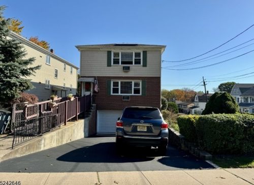 50 Valley Way, Town Center NJ  07052-5808 exterior