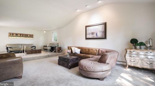 1078 Corn Crib Dr, Huntingdon Valley PA 19006-3306 exterior