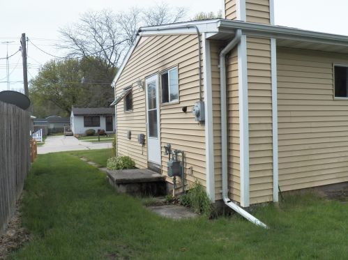 3512 Division St, Manitowoc WI 54220-5821 exterior