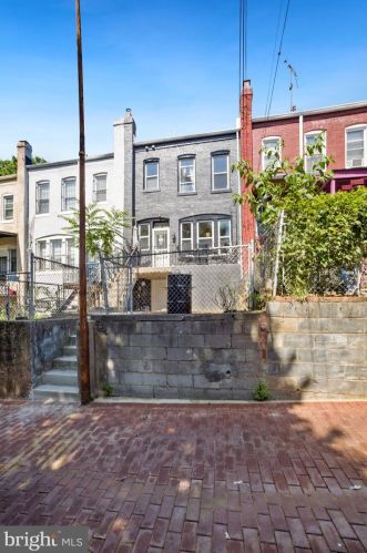 1933 Smt Pl, Washington DC 20002-1353 exterior