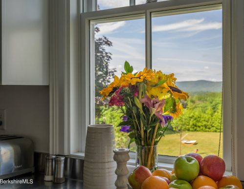 2 Kemble St, Lenox MA 01240-2816 exterior