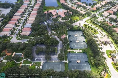 7948 Lando Ave, Boynton Beach FL 33437-6359 exterior