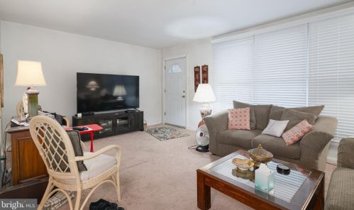 8529 Bustleton Ave, Philadelphia, PA 19152-1203