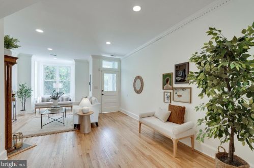 145 U St, Washington DC 20001-2338 exterior