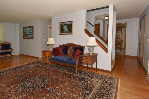 25 Ridgeview Ln, Enfield CT 06082-2563 exterior