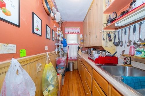 9 Caroline St, Worcester MA 01604-3854 exterior